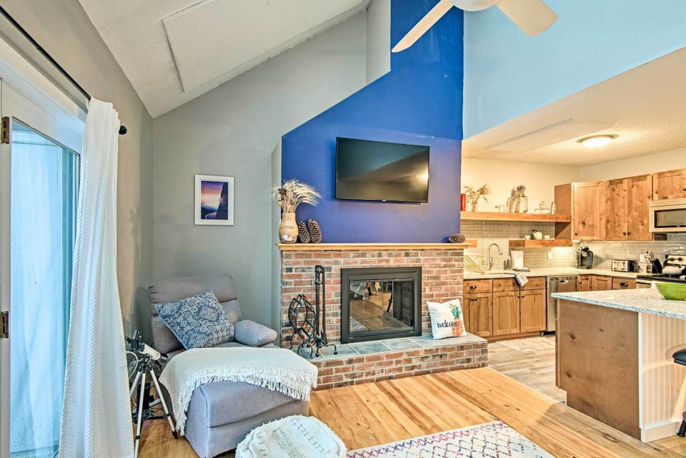 Living Room | Smart TV