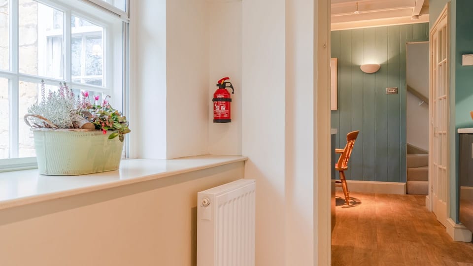 Hallway, 2 Manor Lodge Cottages, Bolthole Retreats
