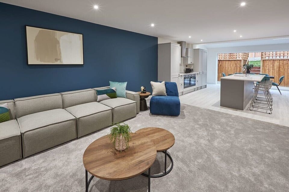 Iburn House, Briggswath - Host & Stay