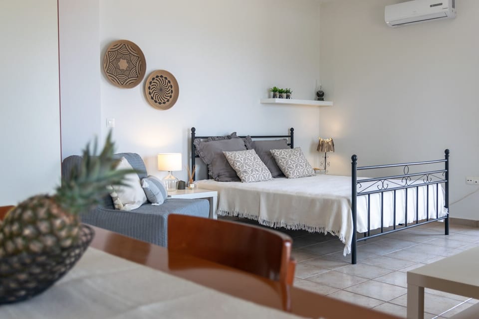 Comfortable bedroom of Cozy studio guest house,Fantastic views,Privacy,Private pool,Near tavern,Maroulas,Rethymno