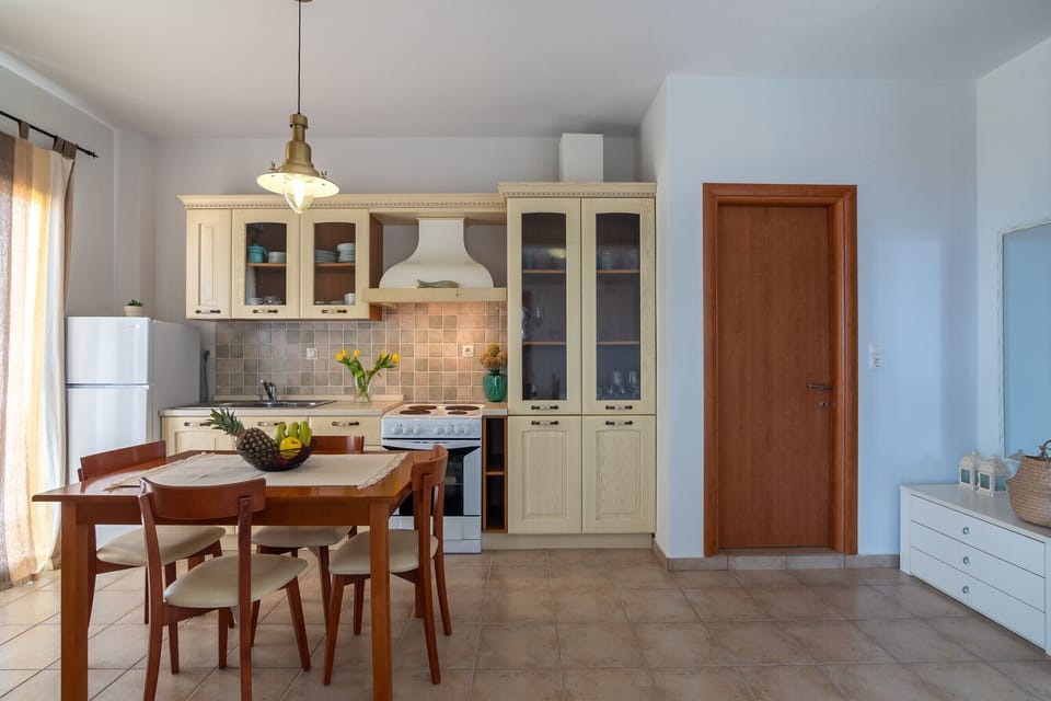 Dining area of Cozy studio guest house,Fantastic views,Privacy,Private pool,Near tavern,Maroulas,Rethymno