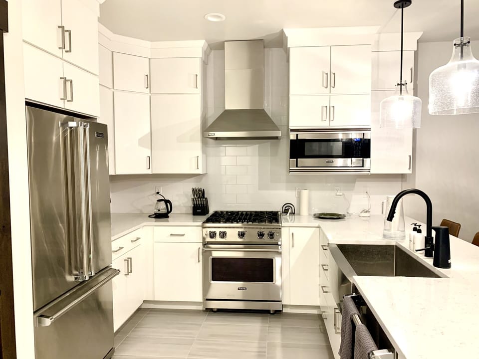 Gourmet Kitchen fully stocked.