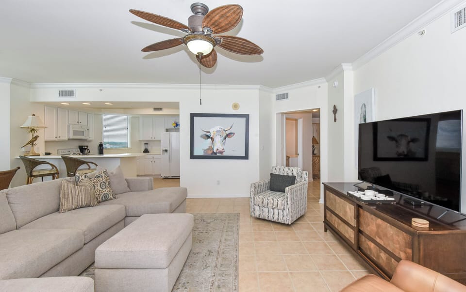 Silver Beach Towers East 1006 - Living Area