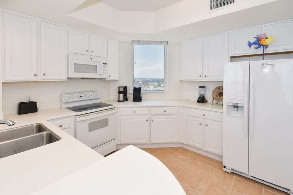 Silver Beach Towers East 1006 - Fully Equipped Kitchen