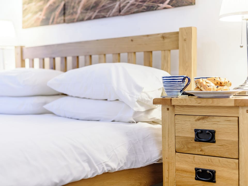 Stylish double bedroom | Pebble Cottage - Aberlovely Holidays, Aberdovey