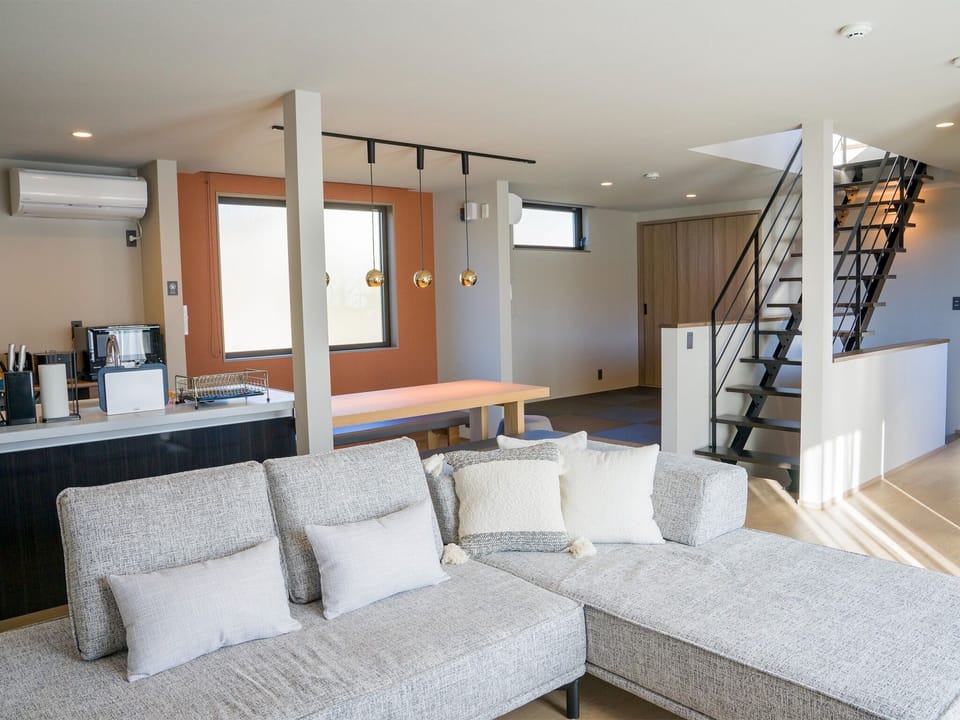 [108] Living / dining room The small rise in the back can be used as a bedroom or a playground for children ◎ (2nd floor)