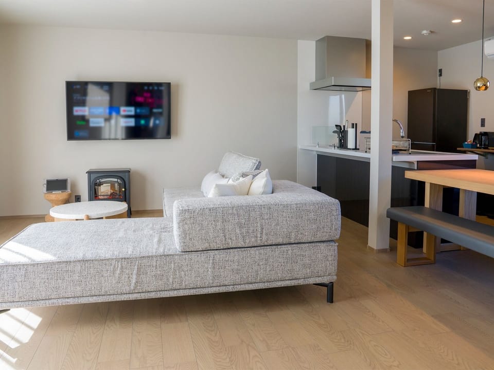 [108] Living / Dining (2nd floor)
