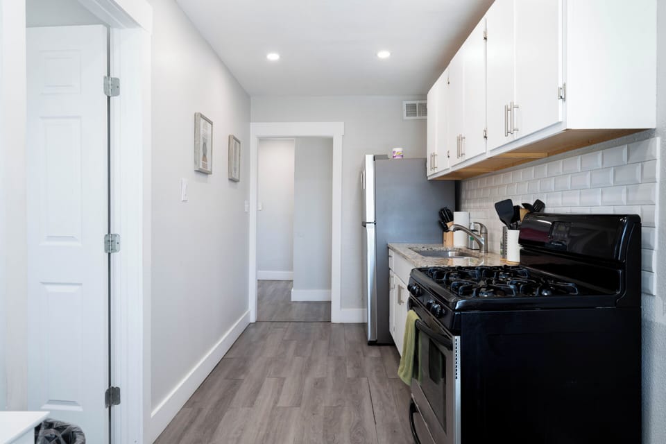 Discover a well-equipped kitchen featuring a fully functional stove and a variety of other appliances, ensuring a seamless cooking experience.