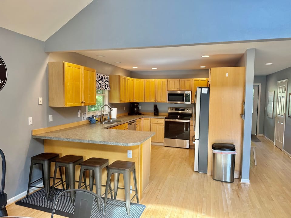 Large well stocked kitchen with upgraded appliances