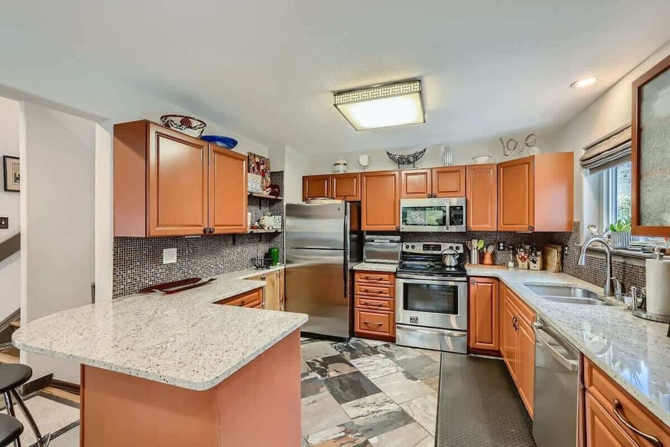 Large Open Well-Equipped Kitchen for all your cooking desires!