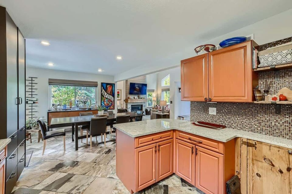 Open Floor Plan, kitchen, living room, & dining room.