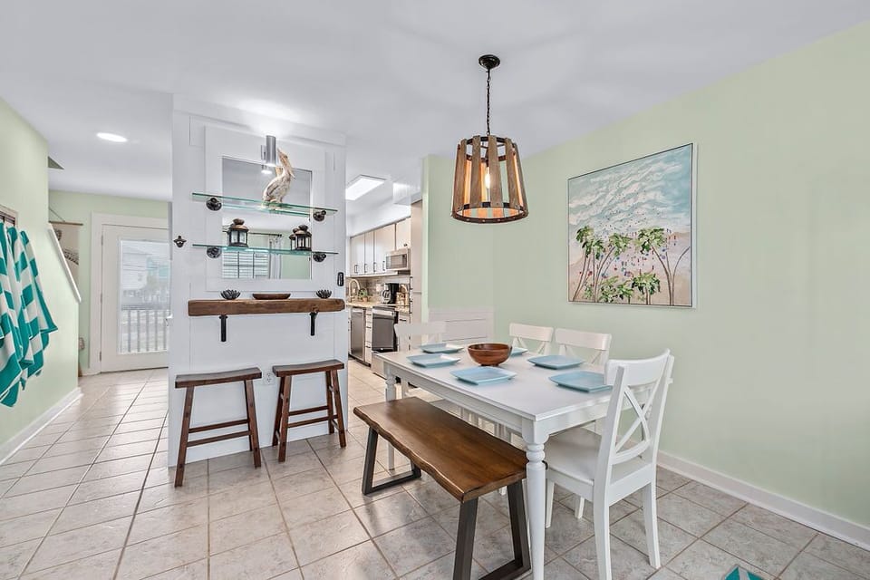 Dining for six with two additional barstools.
