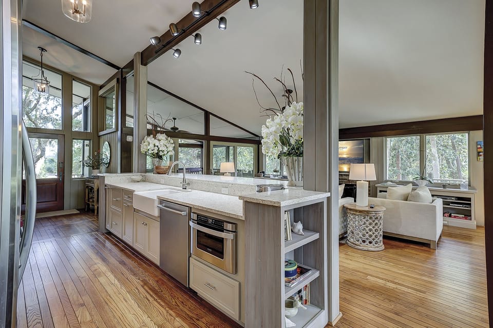 Kitchen/Living Area