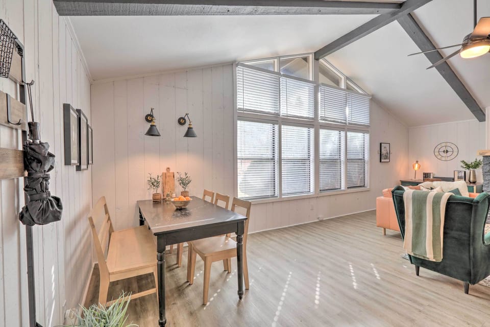 Living Room | 6-Person Dining Table