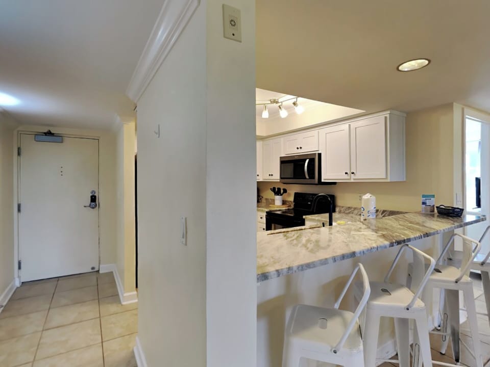 Kitchen - Breakfast Bar