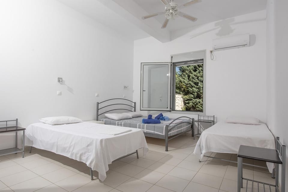 Twin bedroom with A/C