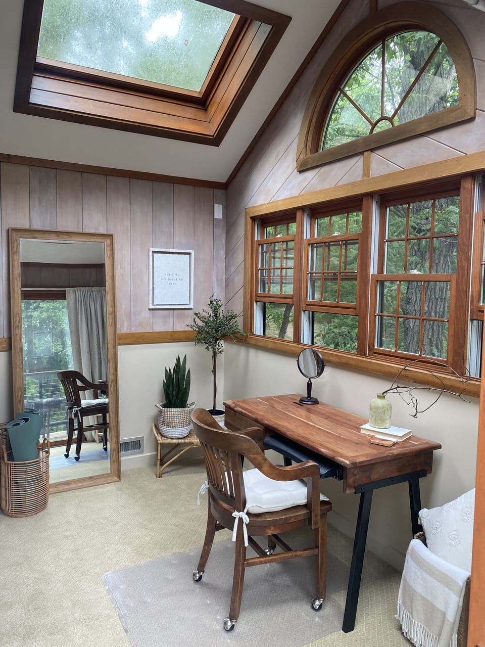 Private sitting room off the main bedroom, great place for an office or yoga