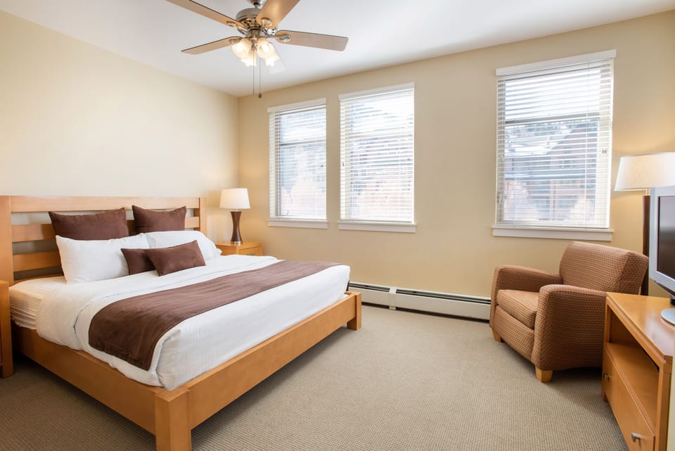 Ceiling Fan, Home Decor, Bedroom, Room, Indoors