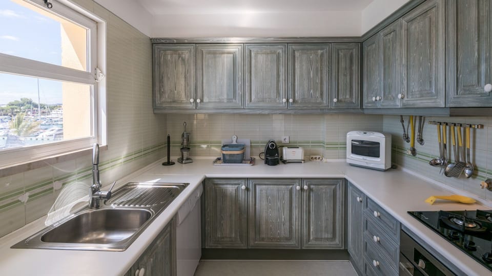 The kitchen comes equipped with all the appliances you could require during your stay #portugal #algarve #airbnb