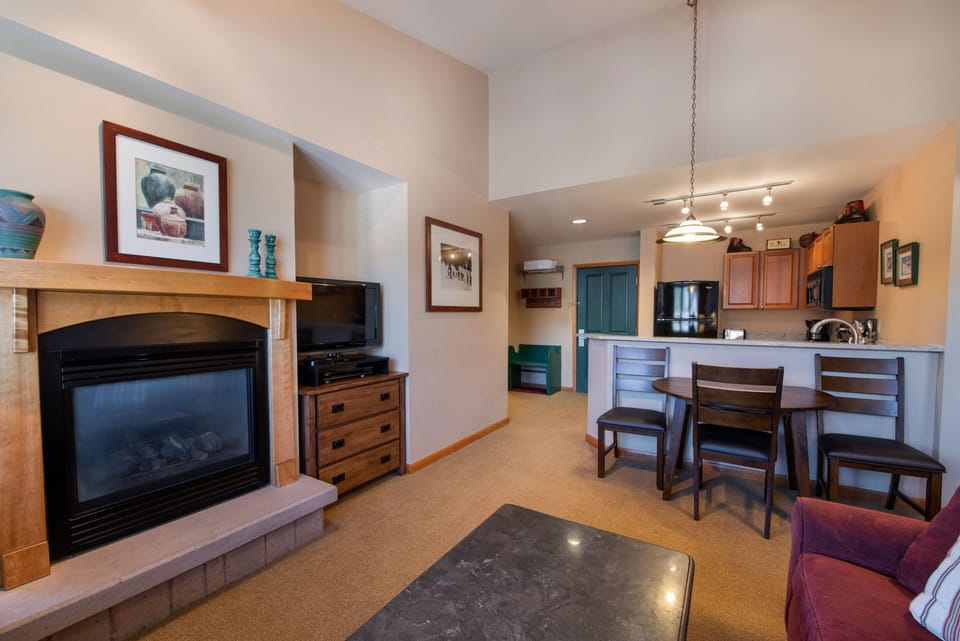 Flooring, Living Room, Indoors, Room, Fireplace