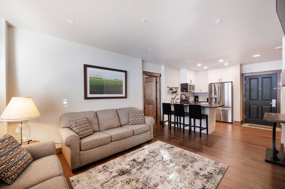 Home Decor, Furniture, Indoors, Living Room, Table