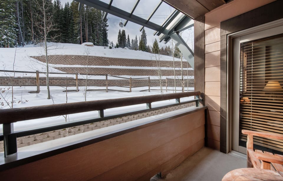Window, Handrail, Hot Tub, Skylight, Balcony