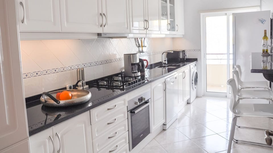 Well-equipped and recently refurbished kitchen with all the necessary appliances