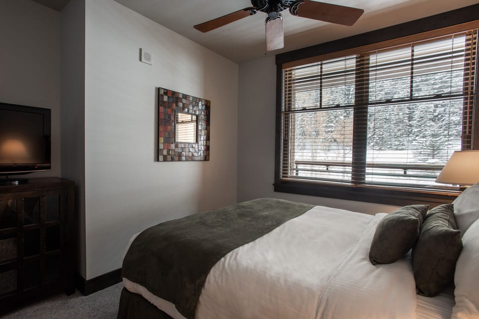 Home Decor, Bedroom, Indoors, Room, Ceiling Fan