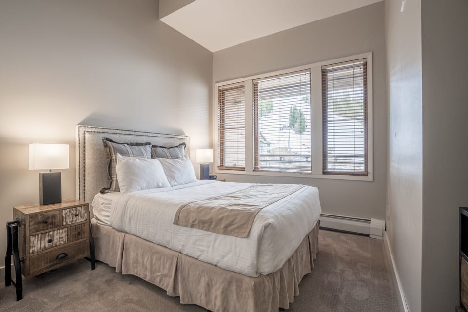 Home Decor, Bedroom, Room, Indoors, Furniture