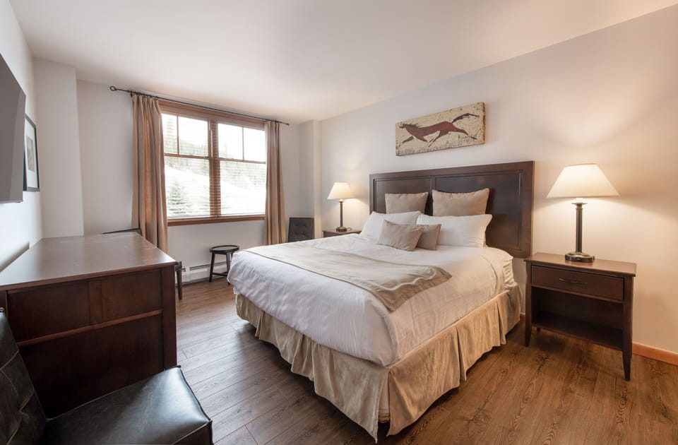 Bedroom, Room, Indoors, Flooring, Furniture