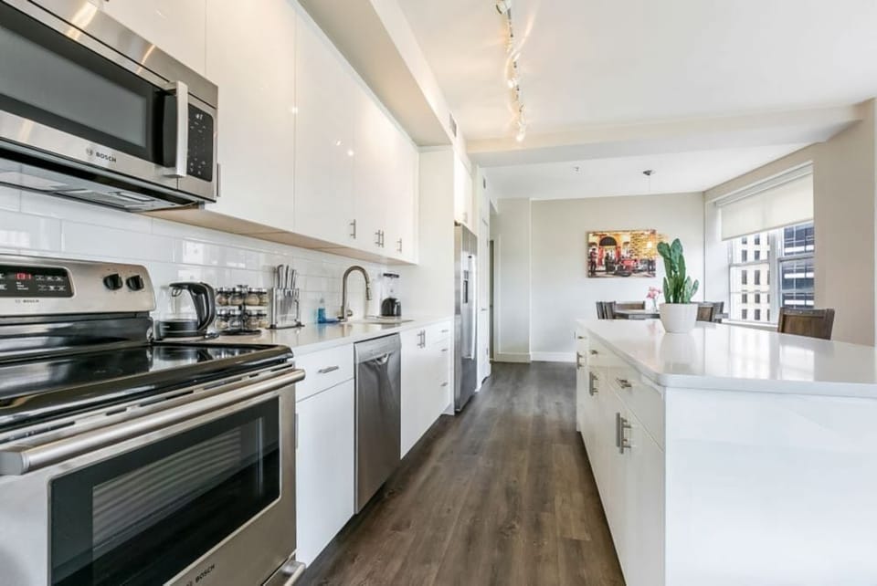 Full Kitchen with All Appliances