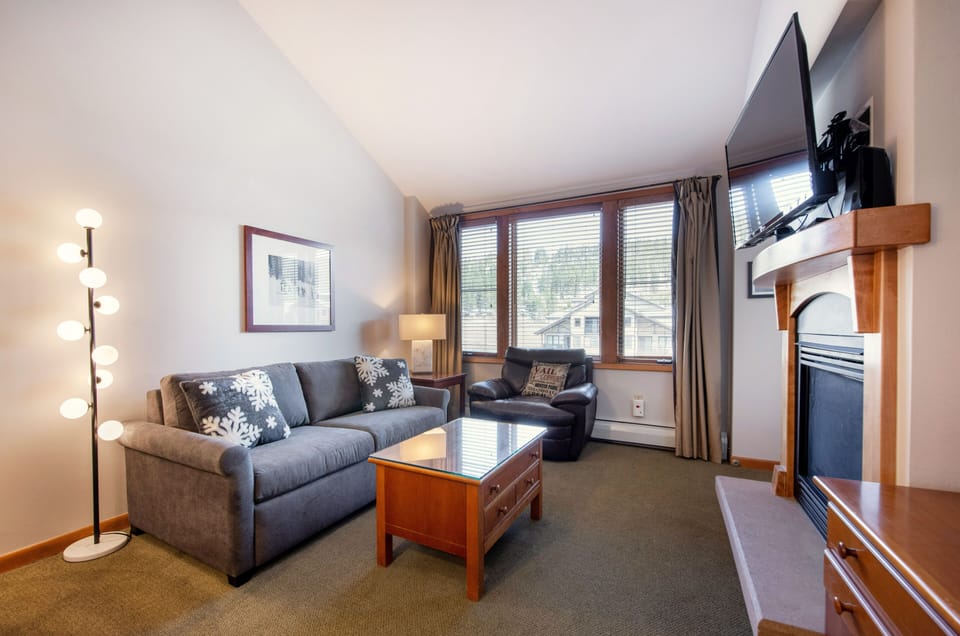 Furniture, Indoors, Living Room, Couch, Table