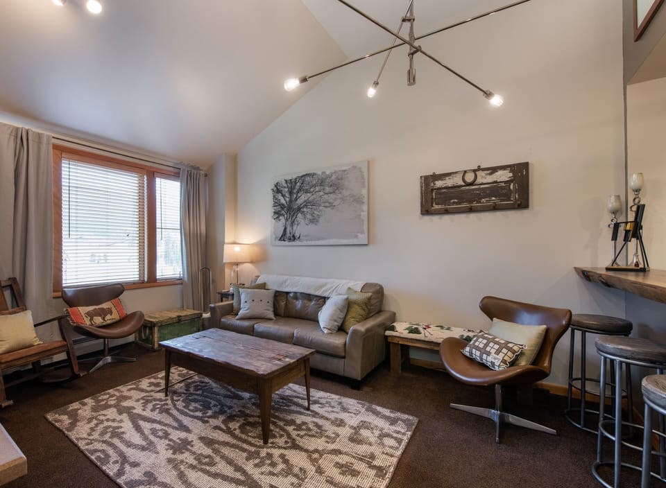 Living Room, Room, Indoors, Flooring, Furniture