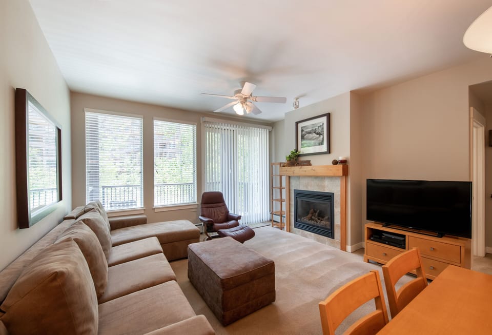 Living Room, Room, Indoors, Couch, Furniture