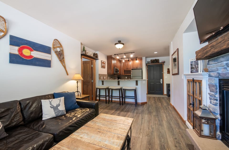 Flooring, Floor, Hardwood, Couch, Furniture