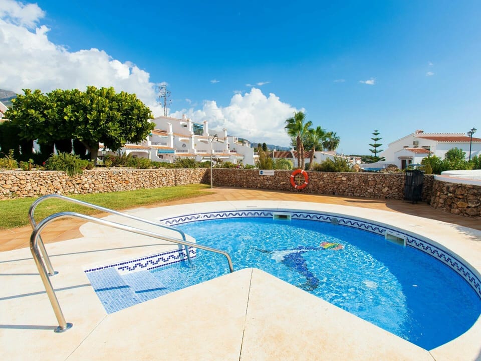 Water, Cloud, Sky, Plant, Property, Swimming Pool, Building, Tree, Azure, Shade