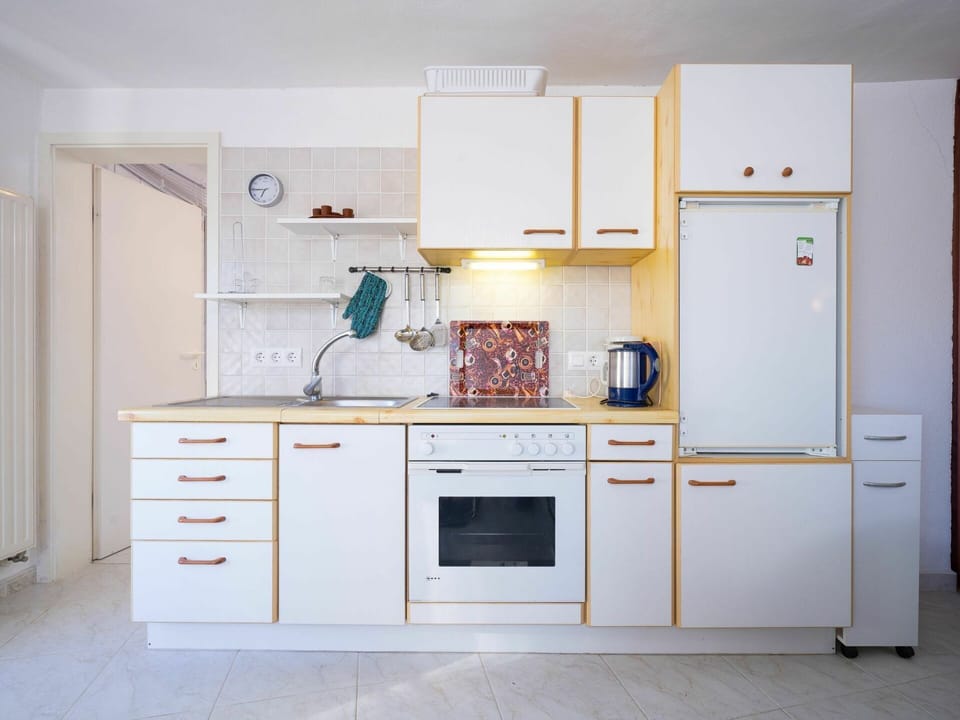 Cabinetry, Property, Furniture, Building, Countertop, White, Drawer, Kitchen, House, Wood