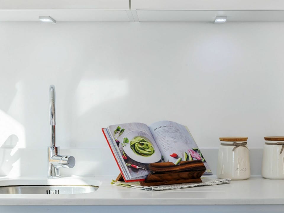 Dishware, Interior Design, Sink, Serveware, Shelving, Tableware, Tap, Kitchen, Automotive Design, Art