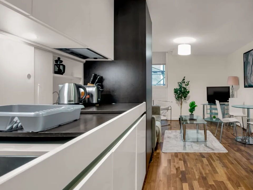 Kitchen, Kitchen Appliance, Countertop, Furniture, Interior Design, Flooring, Cabinetry, Major Appliance, Ceiling, Home Appliance