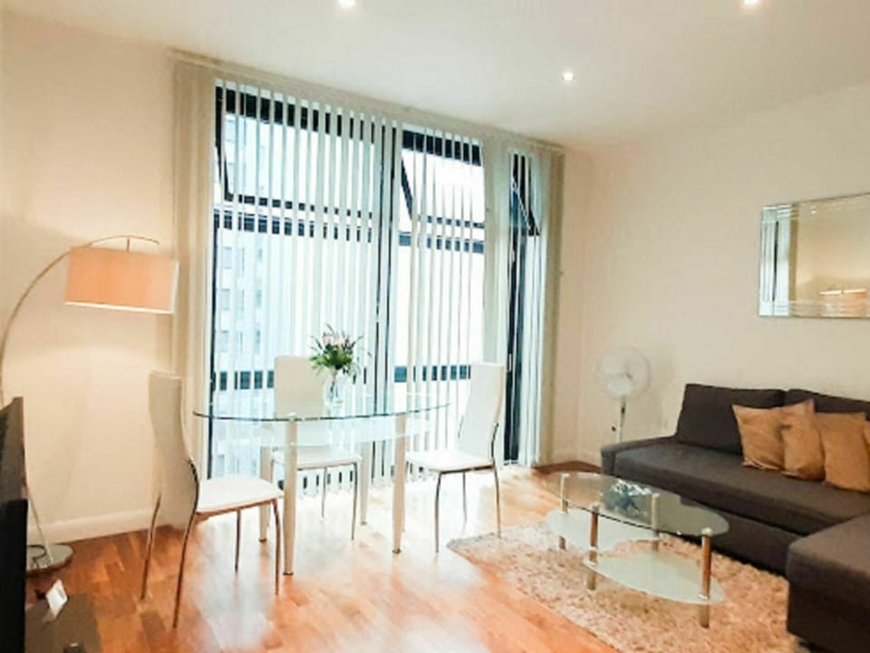 Furniture, Building, Table, Houseplant, Couch, Picture Frame, Wood, Interior Design, Comfort, Plant