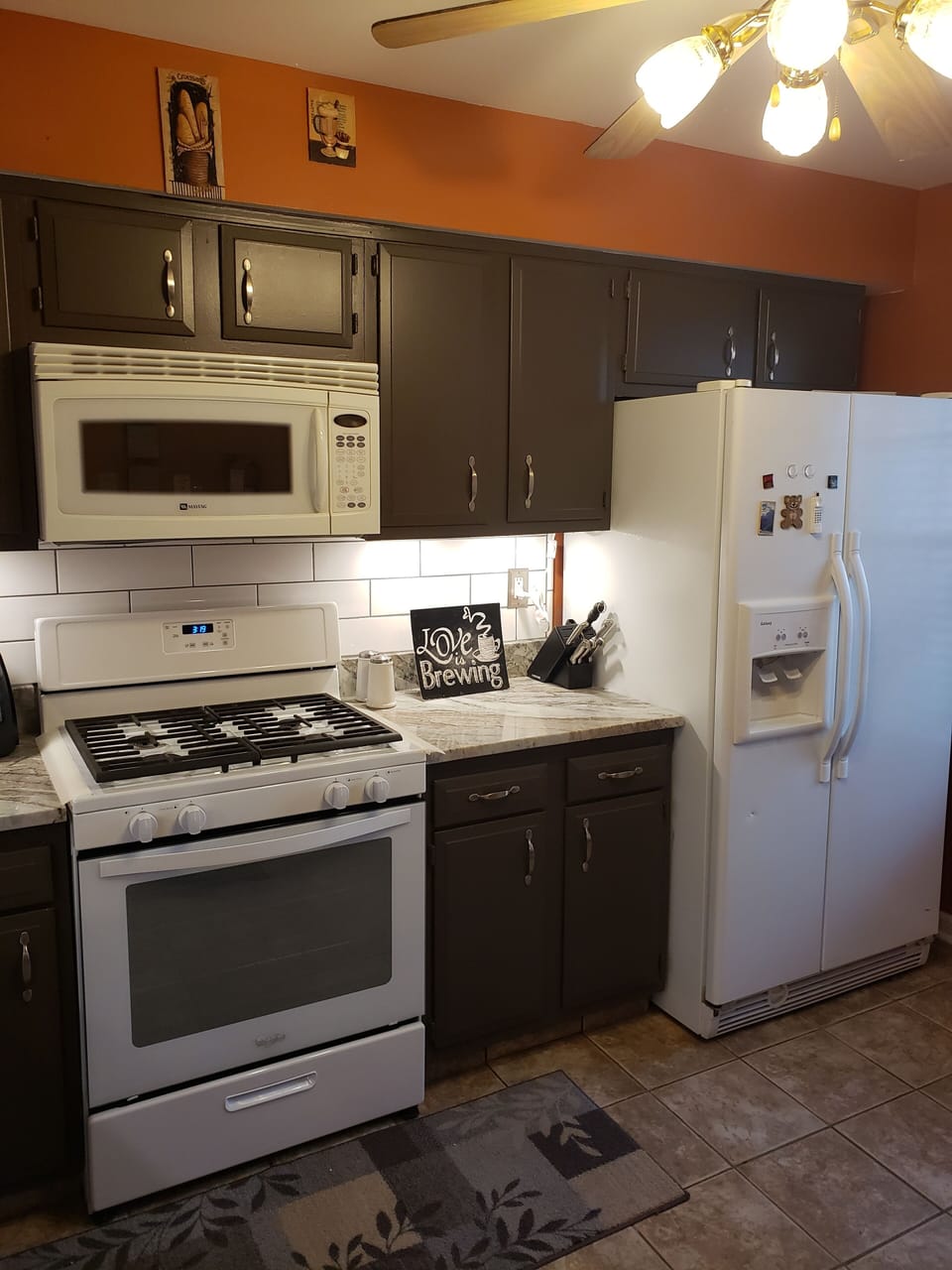 fully equipped kitchen 