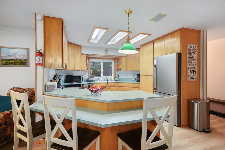 Sit at the breakfast bar and enjoy breakfast.