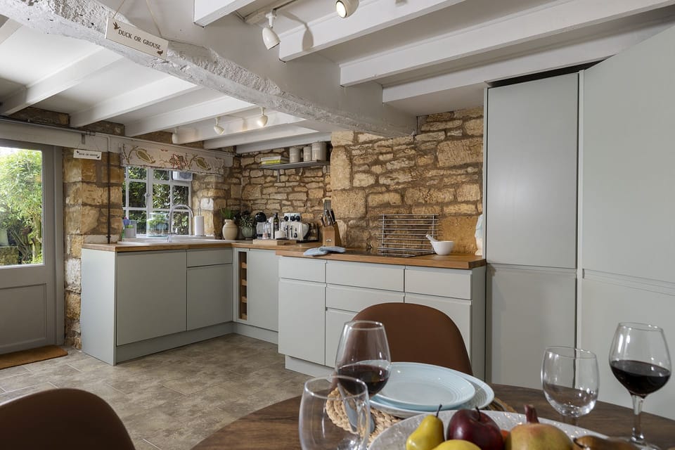 Knoll Cottage Kitchen - StayCotswold