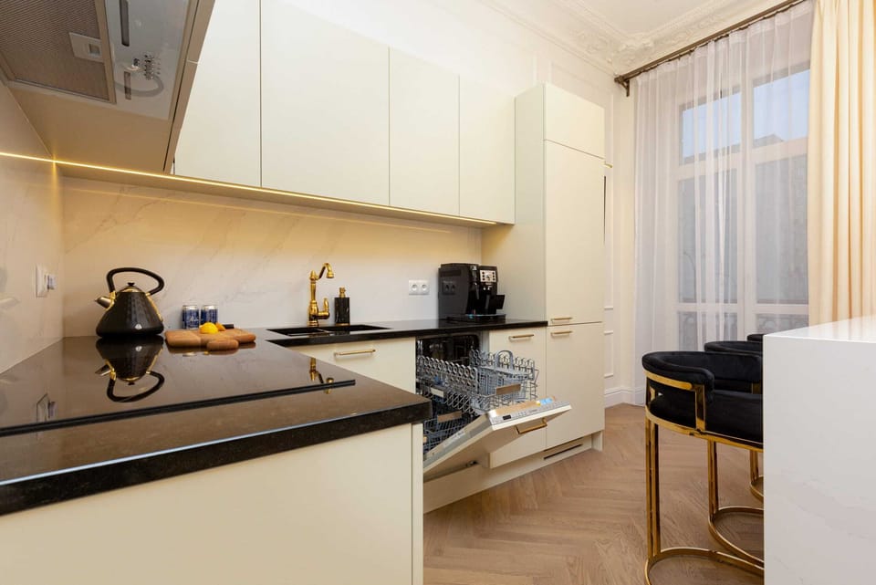 Kitchenette with plenty of kitchen utensils and dishes. 