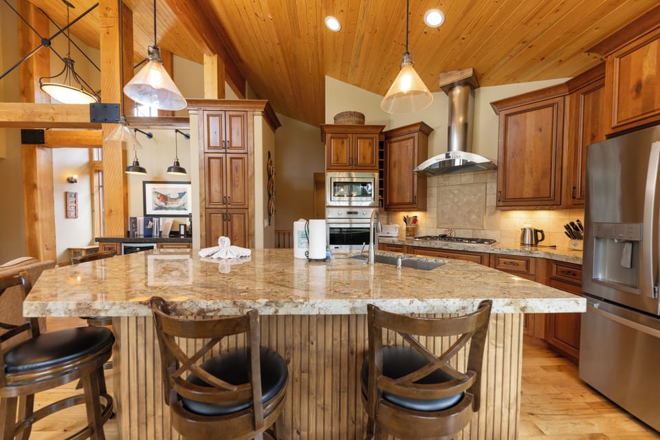 Full kitchen with bar seating for 4 people.