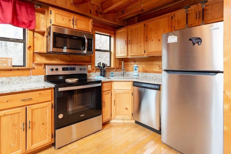 Awesome Kitchen With Stainless Steel Appliances And Granite Countertops!