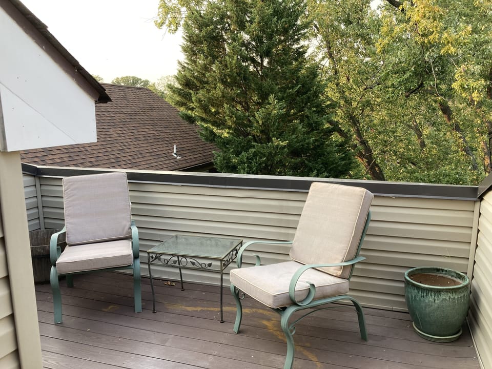 Balcony overlooking park.
