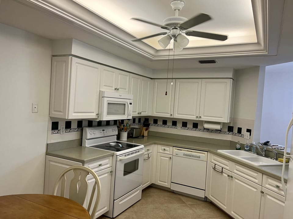 Spacious Kitchen and Dinette