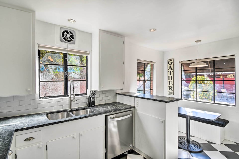 Fully Equipped Kitchen | Blender | Toaster | Toaster Oven