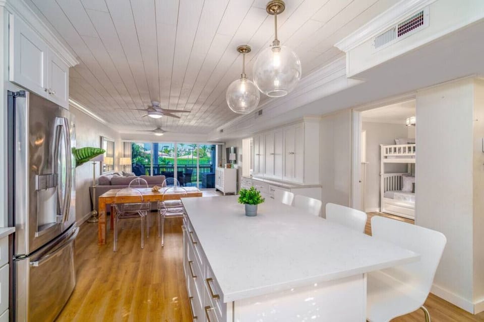The beautiful and well-appointed kitchen. with full AC, and 4 bar stools!